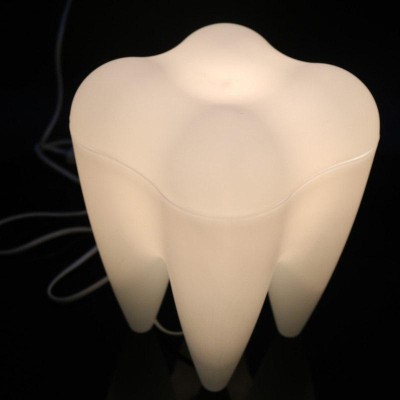 Нощна лампа с форма на зъб 